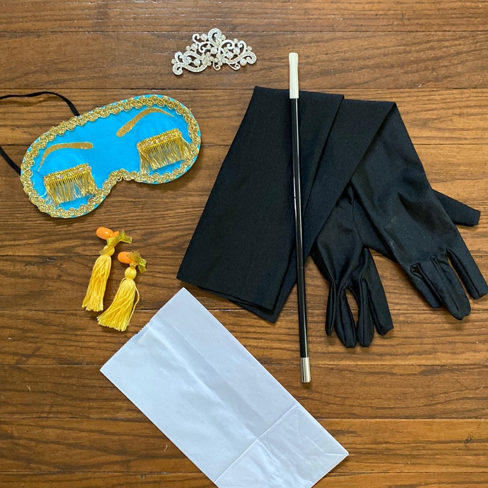 Complete Audrey Hepburn’s Breakfast at Tiffany’s costume accessories